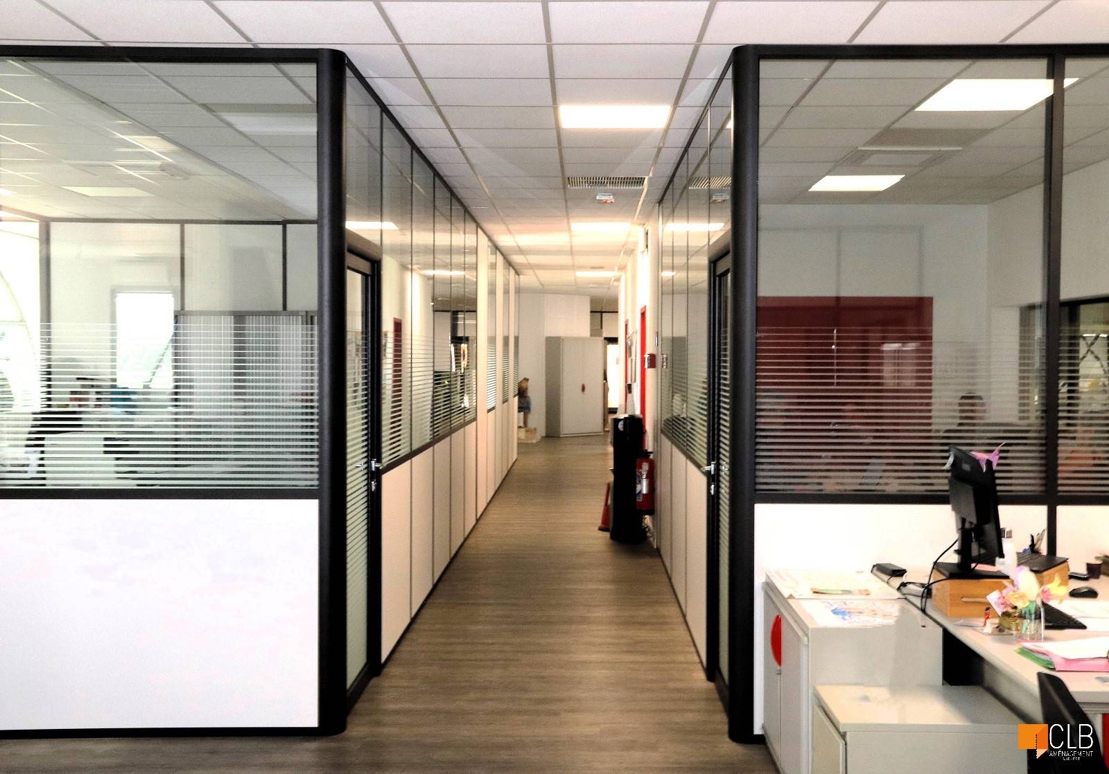 Cloisons vitrées sur allège avec film adhésif dégressif à Tulette 26