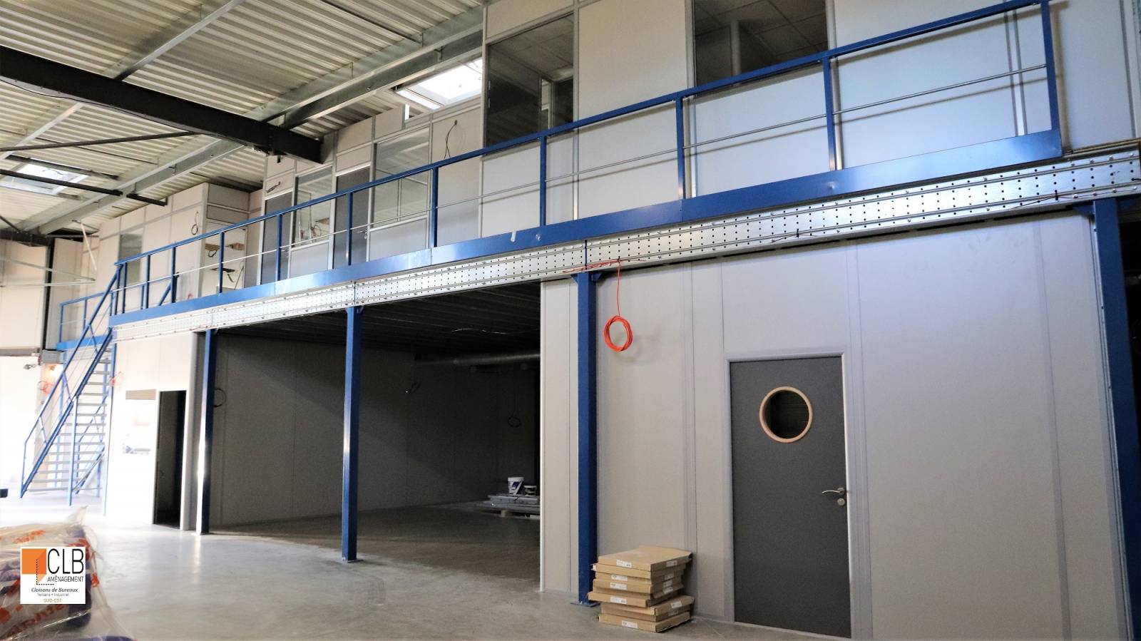 Plateforme Métallique avec Cloisons Modulaires et Agencements à Marseille dans les Bouches du Rhône