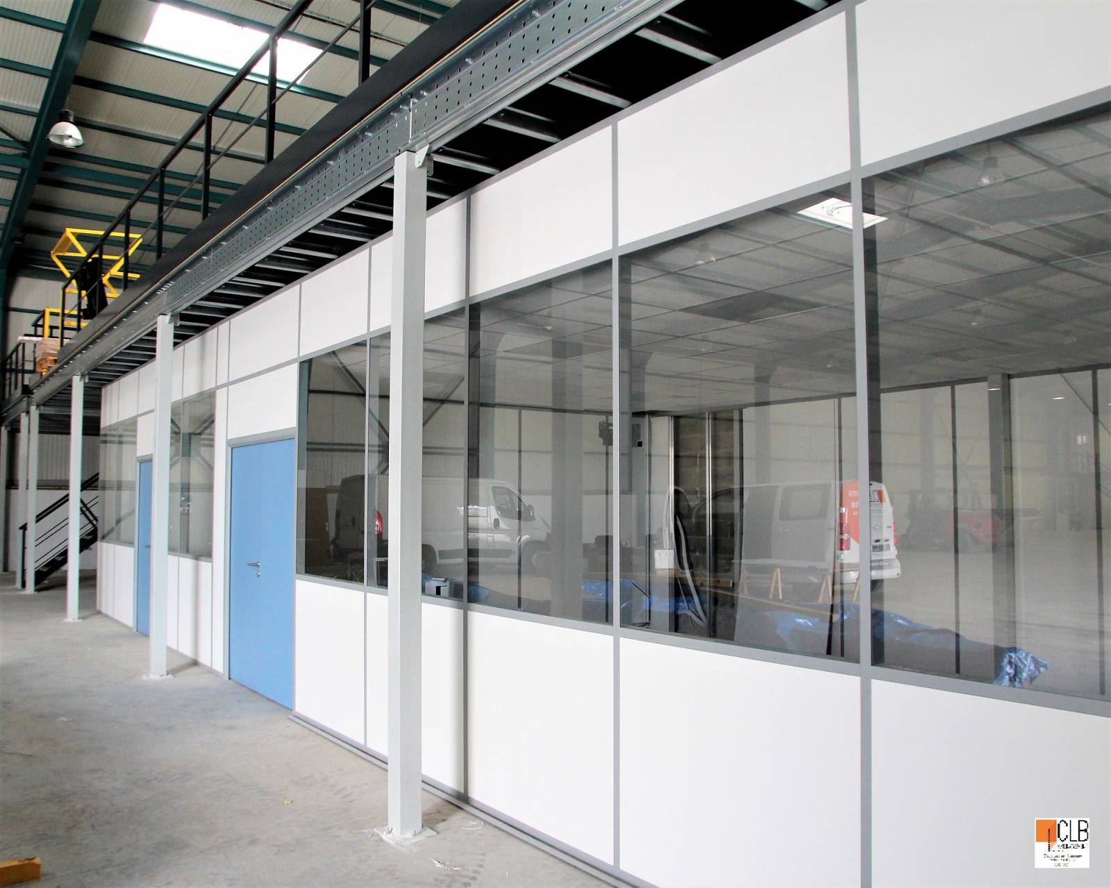 Bureaux et Méthodes en cloison modulaire avec double vitrage à  Toulon près de la Farlède