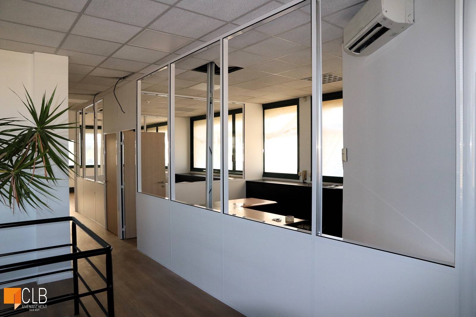 Cloisons modulaires ou amovibles dans des espaces de travail à Aix en Provence dans les Bouches du Rhôn
