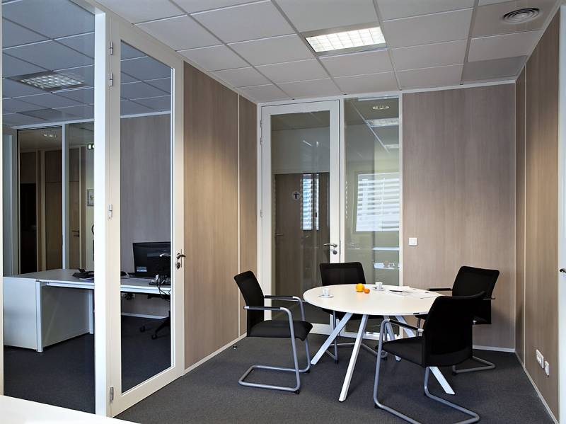 cloison bureaux dans un espace professionnel dans les Bouches du Rhône 