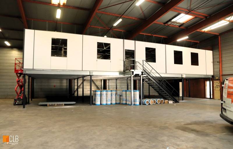 Mezzanine industrielle avec bureaux à Aubagne dans les Bouches du Rhône