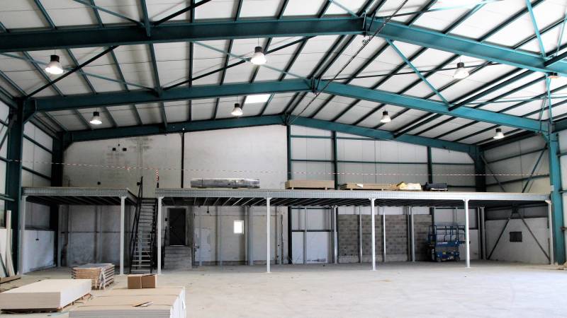 Mezzanine industrielle locaux professionnels à Toulon dans le Var