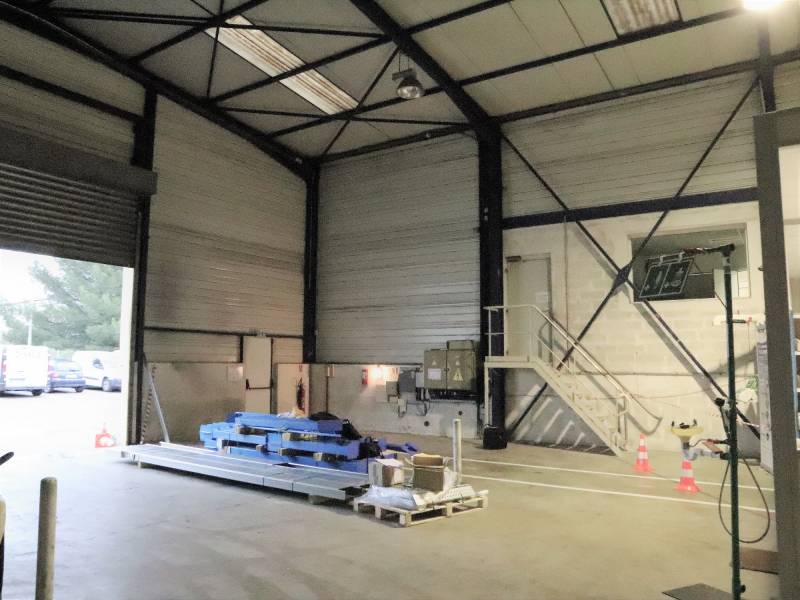 Plateforme de stockage ou bureaux avec cloisons semi vitrées en aluminium modulaire à Martigues