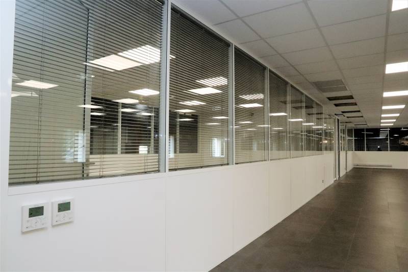 cloison modulaire vitrée sur allège à Brignoles