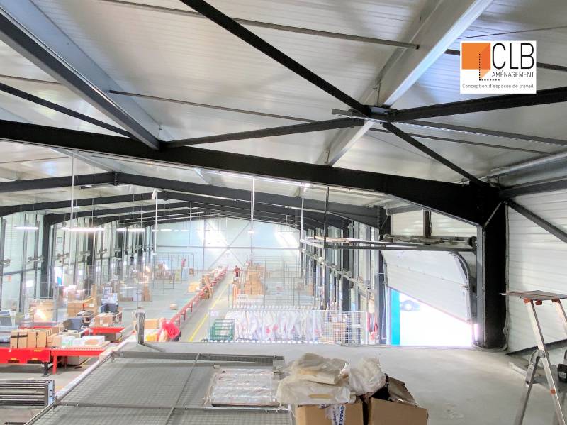 Agencement de bureaux sur mezzanine béton dans l'Hérault