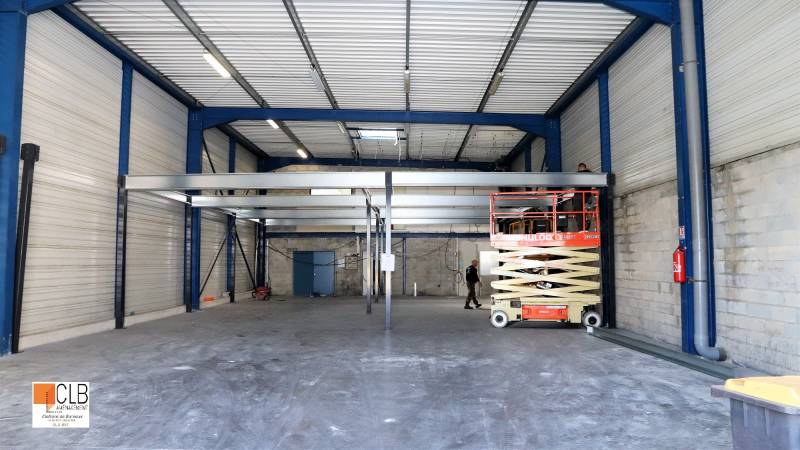 Plateforme industrielle pour stockage dans un entrepôt à Marseille dans les Bouches du Rhône
