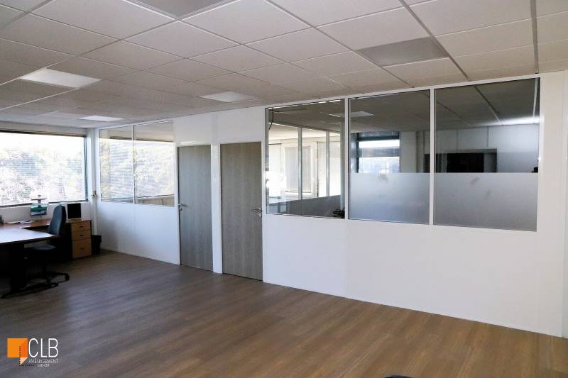 Cloisons amovibles ou modulaires vitrée sur allège, faux plafond et PVC à Marseille dans les Bouches du Rhône